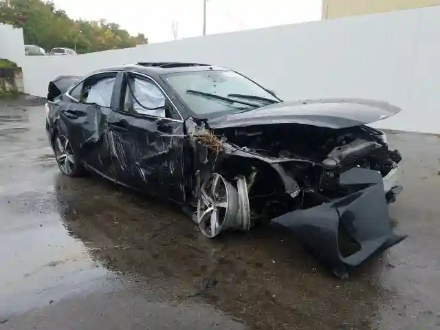 JTHC81D29J5026963 2018 LEXUS IS 300-0