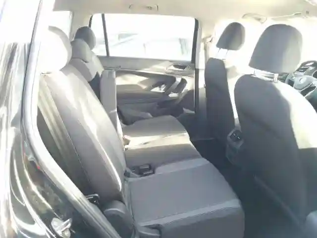 3VV0B7AX4KM101557 2019 VOLKSWAGEN TIGUAN S-5