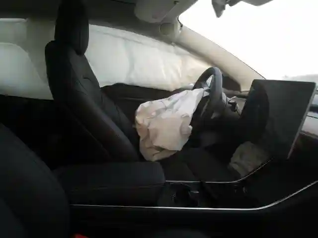 5YJ3E1EAXLF799779 2020 TESLA MODEL 3-4