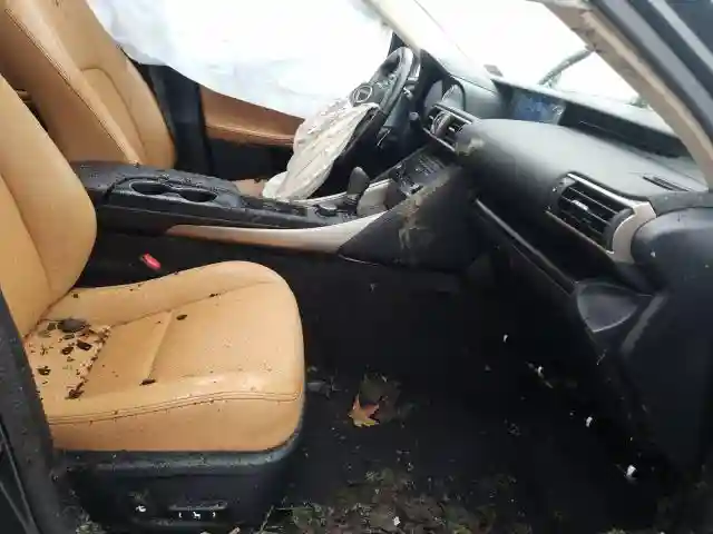 JTHC81D29J5026963 2018 LEXUS IS 300-4