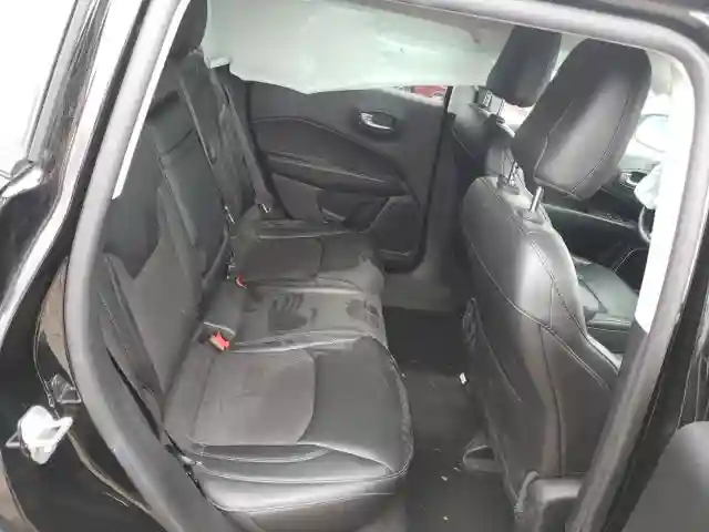 3C4NJDBBXJT394815 2018 JEEP COMPASS LATITUDE-5