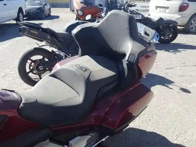 JH2SC7959JK****** 2018 HONDA GL1800 D-5