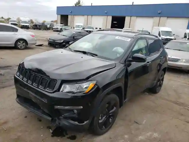 3C4NJDBBXJT394815 2018 JEEP COMPASS LATITUDE-1