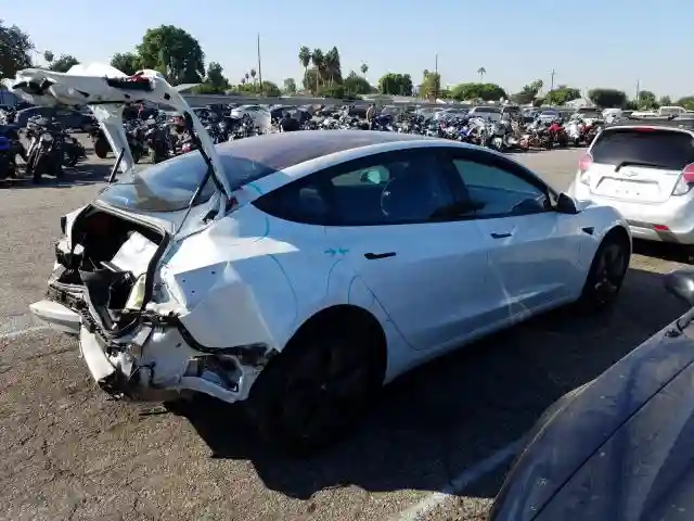 5YJ3E1EB1JF063013 2018 TESLA MODEL 3-3