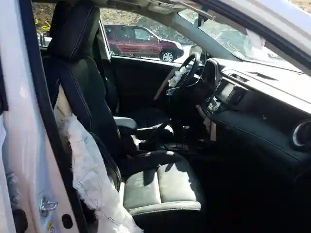 2T3DFREV5JW854570 2018 TOYOTA RAV4 LIMITED-4