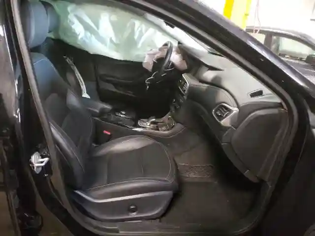 SJKCH5CRXJA048126 2018 INFINITI QX30 BASE-4