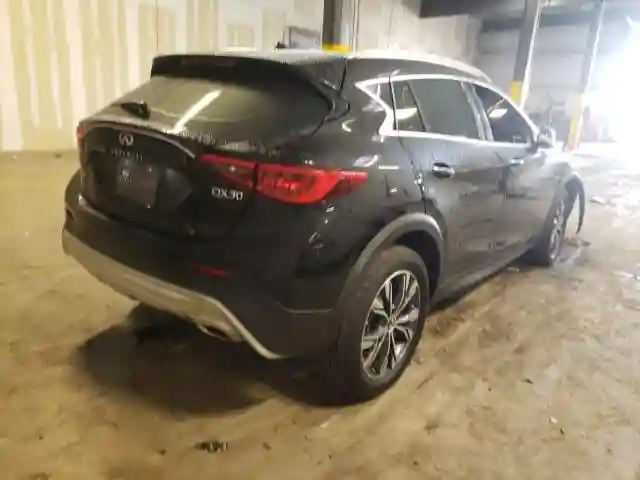 SJKCH5CRXJA048126 2018 INFINITI QX30 BASE-3