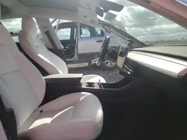 5YJ3E1EB2LF720209 2020 TESLA MODEL 3-4