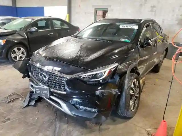 SJKCH5CRXJA048126 2018 INFINITI QX30 BASE-1