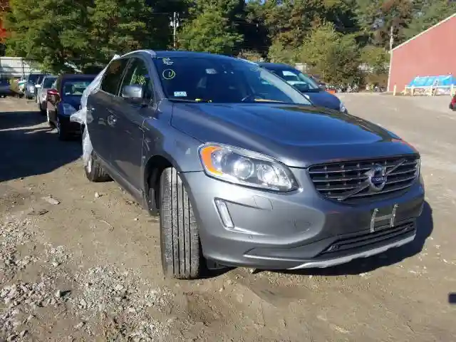 YV440MRU6H2011631 2017 VOLVO XC60 T5 INSCRIPTION-0