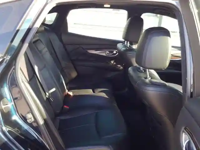 JN1BY1AP0JM180810 2018 INFINITI Q70 3.7 LUXE-5