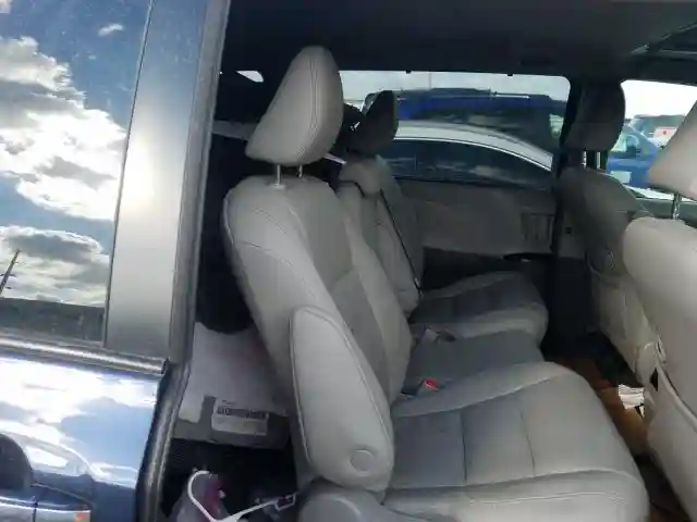 5TDYZ3DC2KS978000 2019 TOYOTA SIENNA XLE-5
