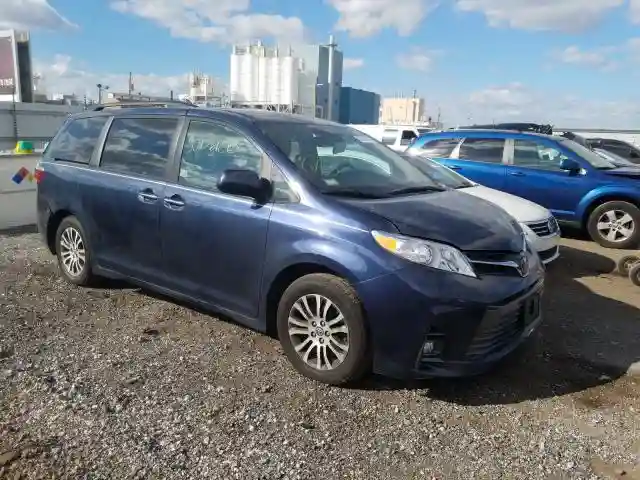5TDYZ3DC2KS978000 2019 TOYOTA SIENNA XLE-0