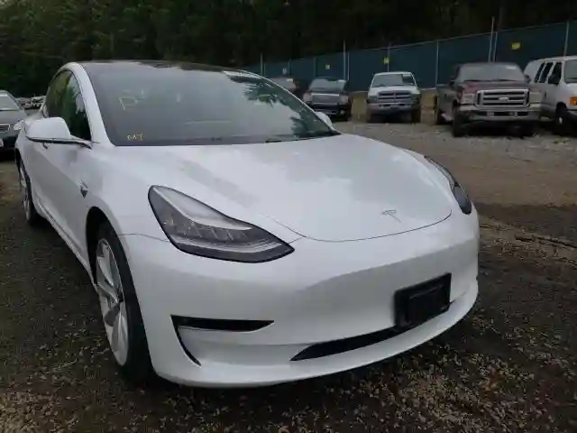 5YJ3E1EB0JF092387 2018 TESLA MODEL 3-0