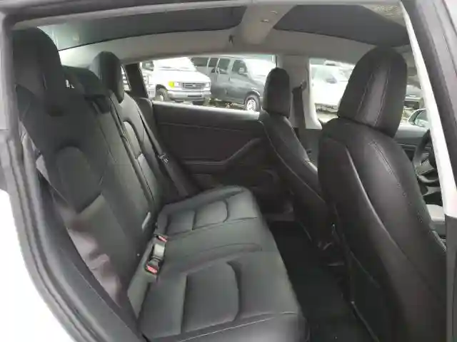 5YJ3E1EB0JF092387 2018 TESLA MODEL 3-5