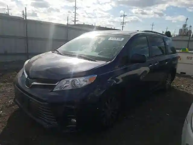 5TDYZ3DC2KS978000 2019 TOYOTA SIENNA XLE-1