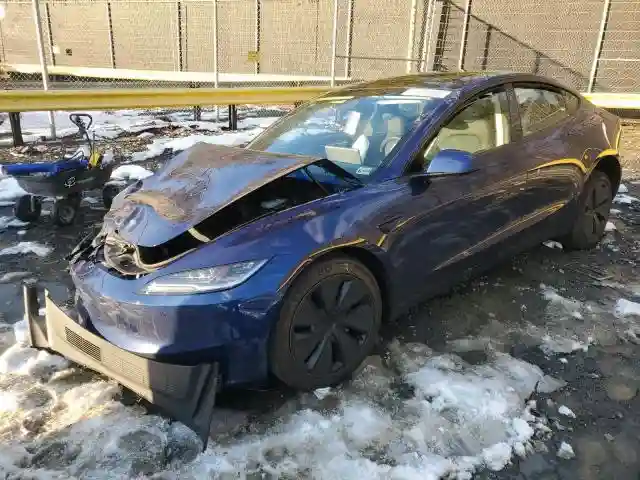 5YJ3E1EA2RF765747 2024 TESLA MODEL 3-0