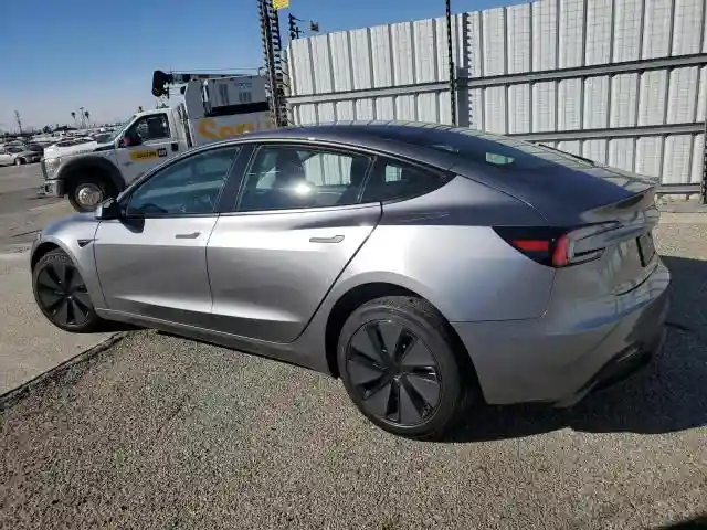 5YJ3E1EA8SF927015 2025 TESLA MODEL 3-1