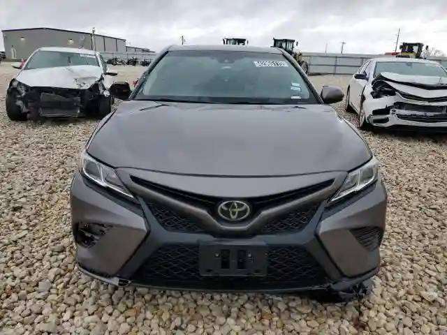 4T1B11HK8JU078209 2018 TOYOTA CAMRY-4