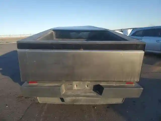 7G2CEHED0RA040175 2024 TESLA CYBERTRUCK-5