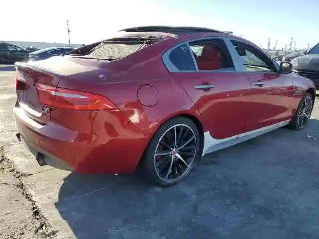 SAJAM4FV6JCP17944 2018 JAGUAR XE-2