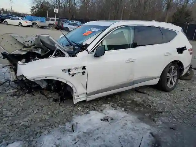 KMUHCESC2RU203599 2024 GENESIS GV80-0