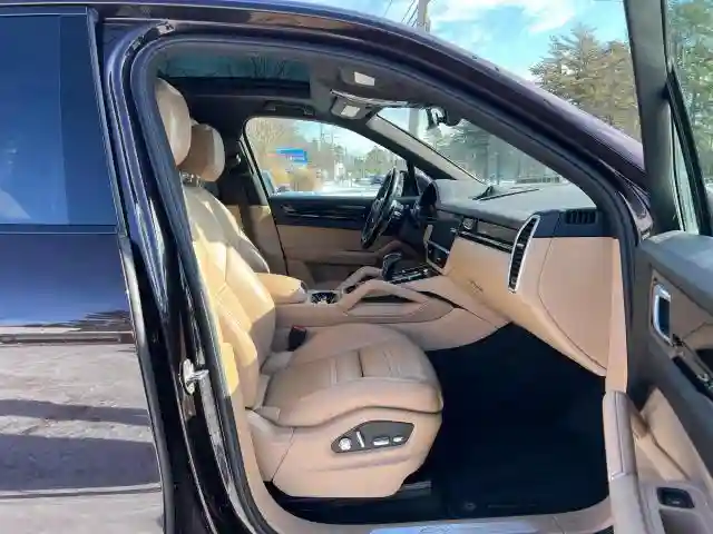 WP1AA2AY7KDA05952 2019 PORSCHE CAYENNE-4