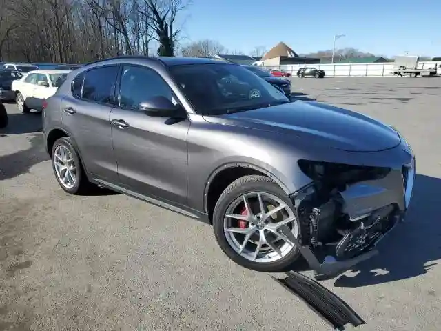 ZASFAKPN3J7B93944 2018 ALFA ROMEO STELVIO-3