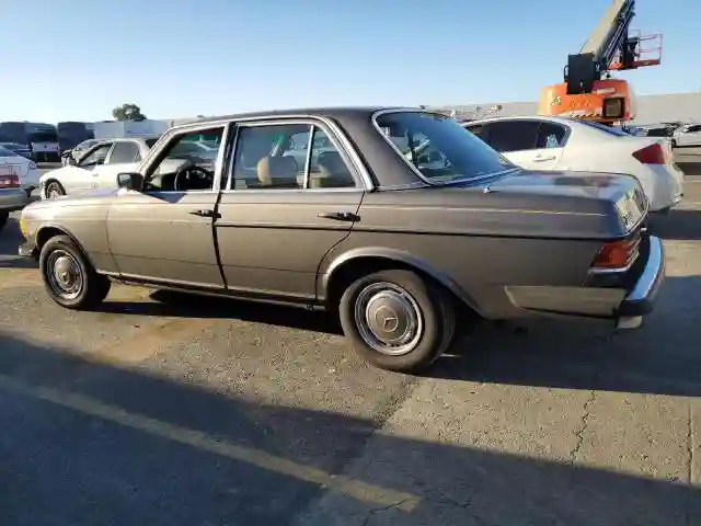 WDBAB30A6BB226915 1981 MERCEDES-BENZ 300-CLASS-1