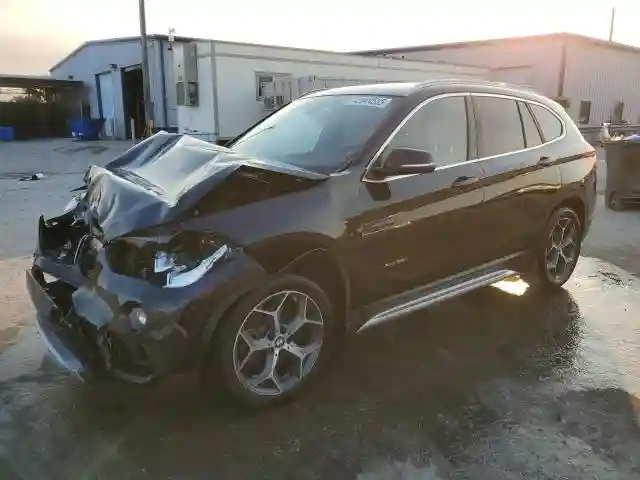 WBXHT3C30J5K23793 2018 BMW X1-0