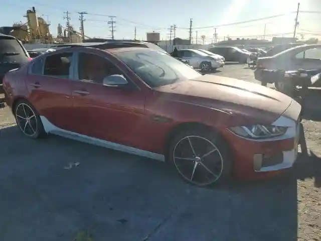 SAJAM4FV6JCP17944 2018 JAGUAR XE-3