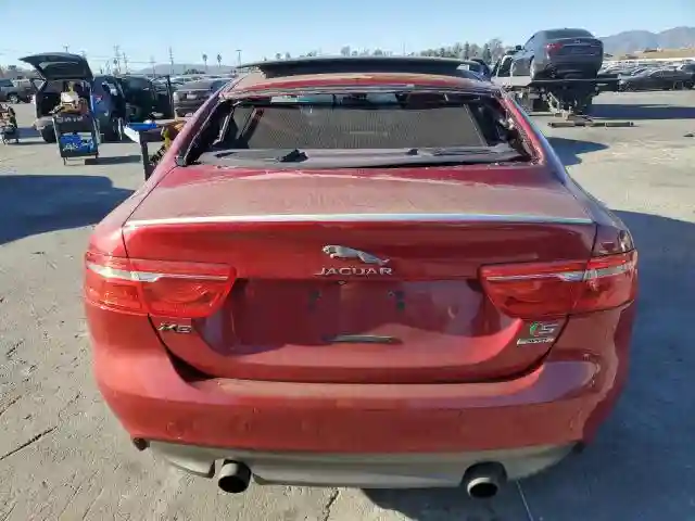SAJAM4FV6JCP17944 2018 JAGUAR XE-5