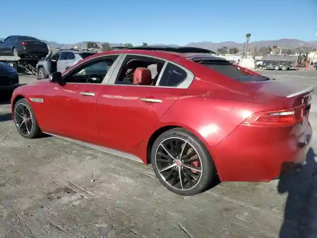 SAJAM4FV6JCP17944 2018 JAGUAR XE-1