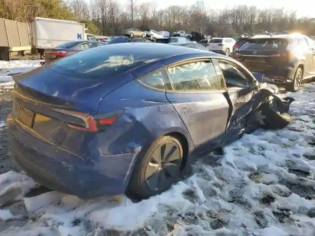 5YJ3E1EA2RF765747 2024 TESLA MODEL 3-2