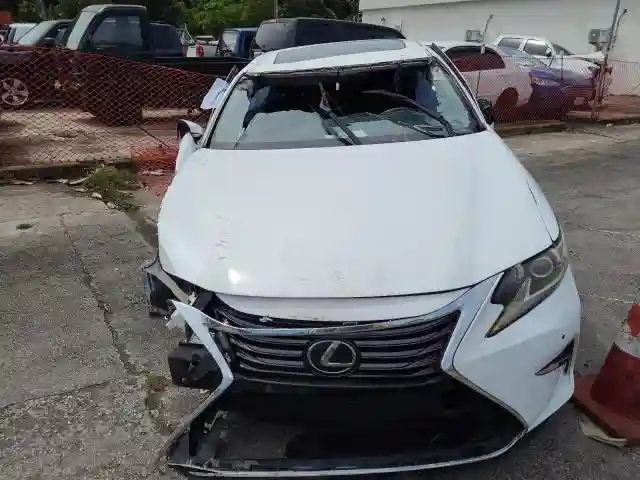 JTHBK1GG5H2257679 2017 LEXUS ES350-4