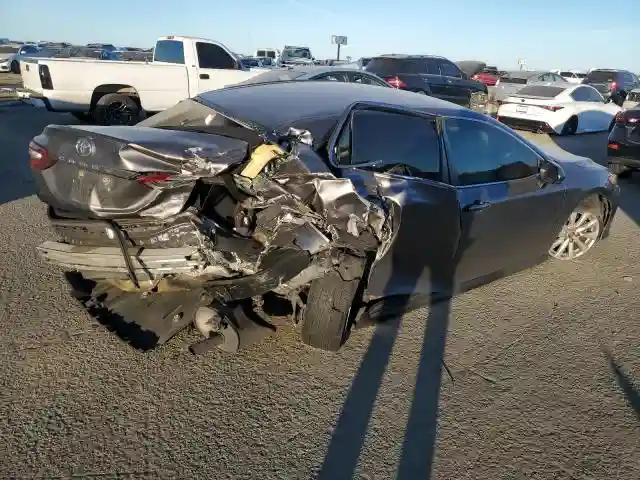 4T1B11HK5JU020610 2018 TOYOTA CAMRY-2