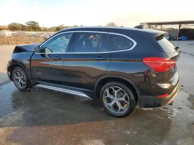 WBXHT3C30J5K23793 2018 BMW X1-1