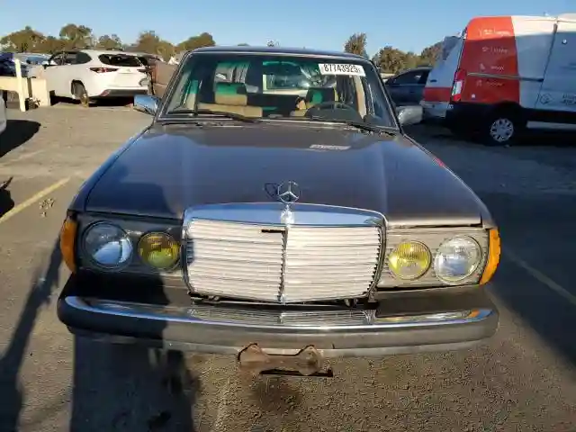 WDBAB30A6BB226915 1981 MERCEDES-BENZ 300-CLASS-4
