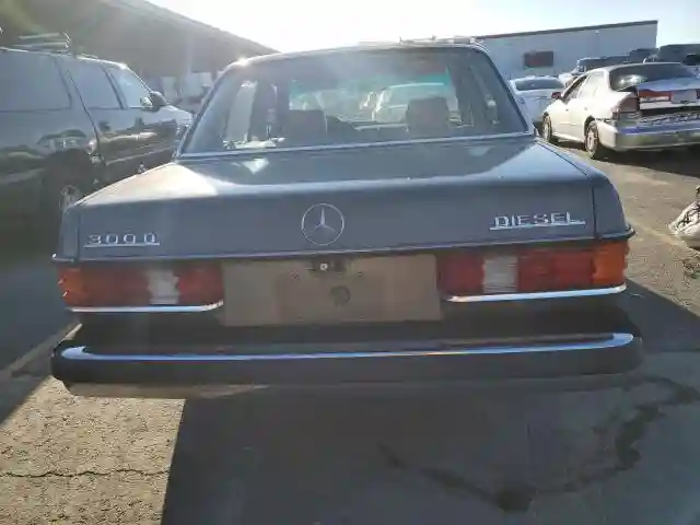 WDBAB30A6BB226915 1981 MERCEDES-BENZ 300-CLASS-5