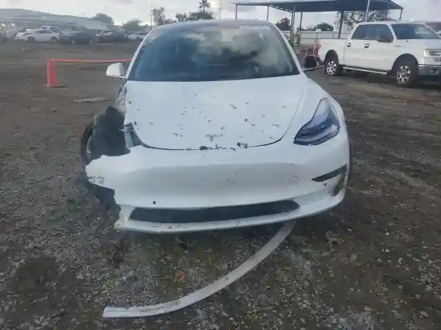 5YJ3E1EB1KF194203 2019 TESLA MODEL 3-4