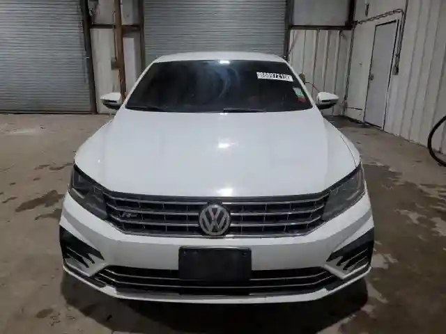 1VWDT7A32HC058712 2017 VOLKSWAGEN PASSAT-4