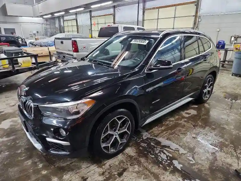 WBXHT3C31J5F92200 2018 BMW X1-0