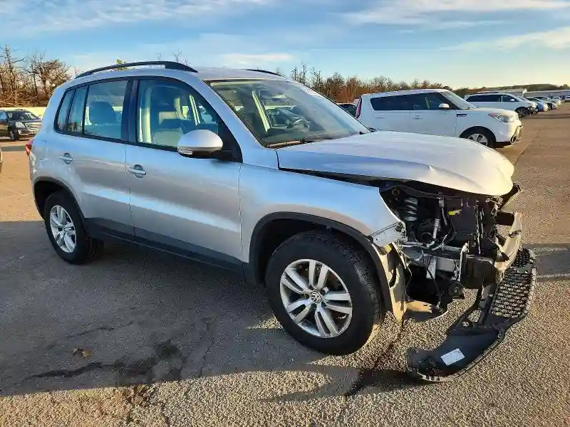 WVGBV7AX5HK025454 2017 VOLKSWAGEN TIGUAN-3