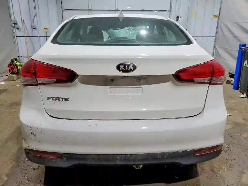 3KPFK4A73JE270288 2018 KIA FORTE-5