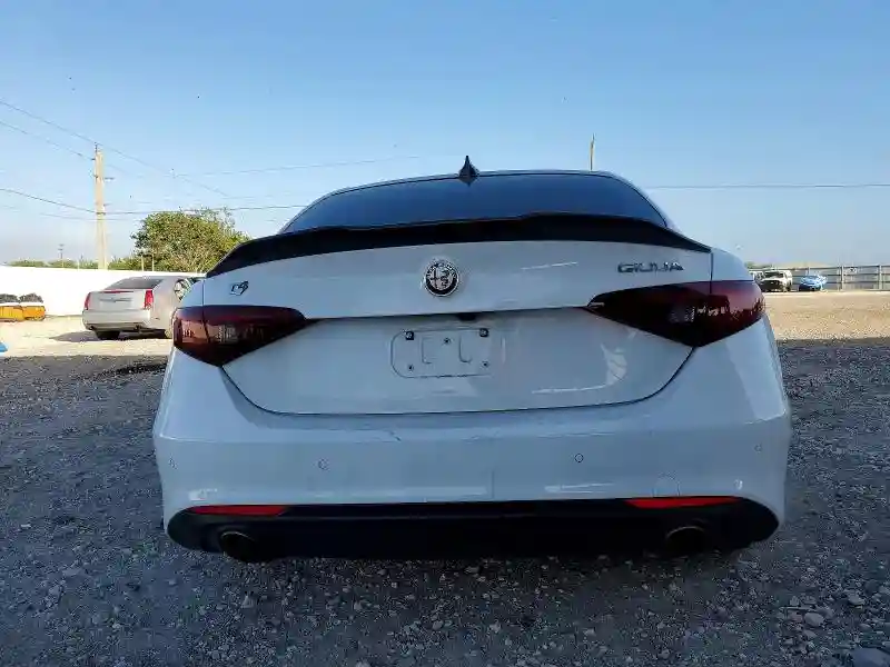 ZARFAEDN1J7573529 2018 ALFA ROMEO GIULIA-5