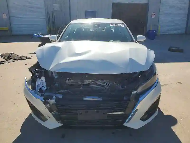 1N4BL4DV8PN313023 2023 NISSAN ALTIMA-4