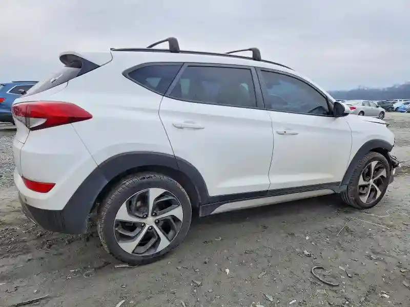 KM8J33A23JU757123 2018 HYUNDAI TUCSON-2