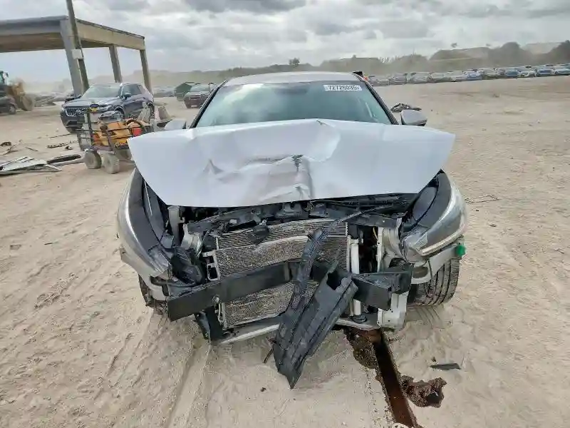 KNALB4J12H5052120 2017 KIA CADENZA-4