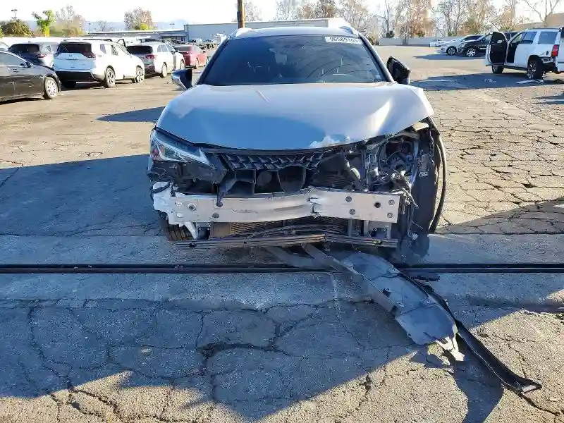 JTHY3JBH2K2016774 2019 LEXUS UX 200-4