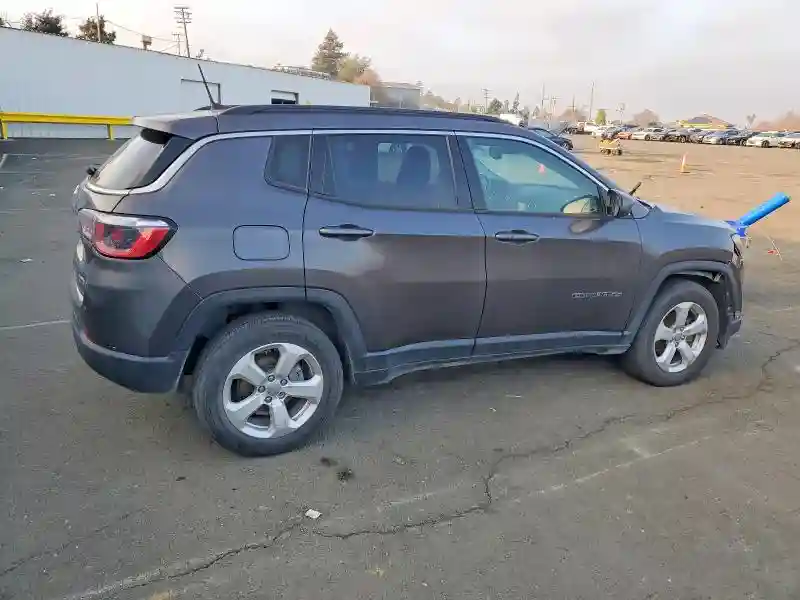3C4NJDBB4LT131982 2020 JEEP COMPASS-2